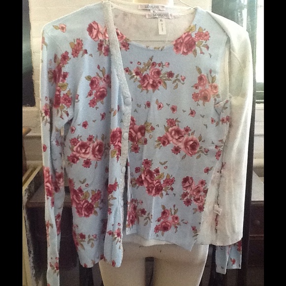 Sweet twin set, XL , beaded detailing, snap front. - Picture 2 of 4